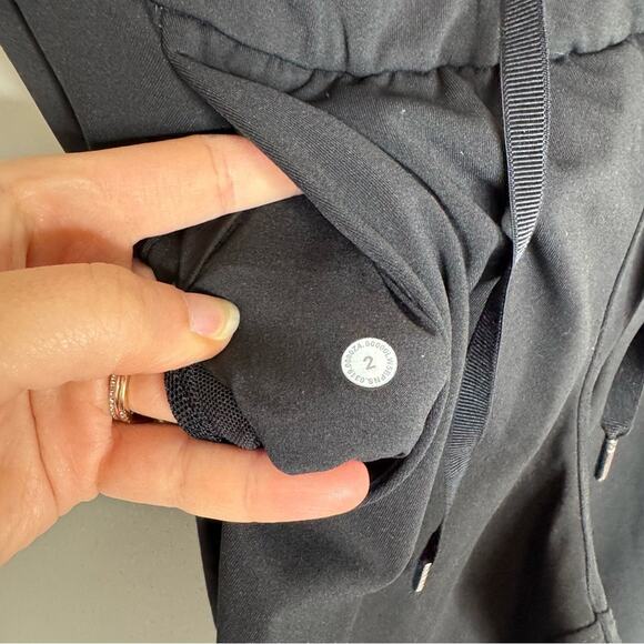 Lululemon On the Fly 7/8 Pant Drawstring Active Black Full On Luxtreme Size 2 - Picture 4 of 6